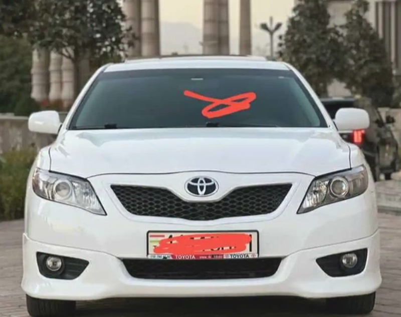 Лобовое стекло на Toyota Camry 2